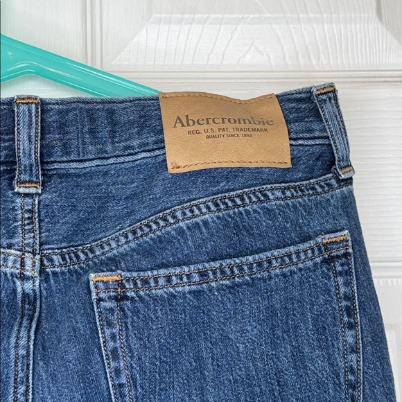 Abercrombie Kids Lightweight Loose Jeans. Dark wash color Sz 11/12 Regular - Picture 3 of 5